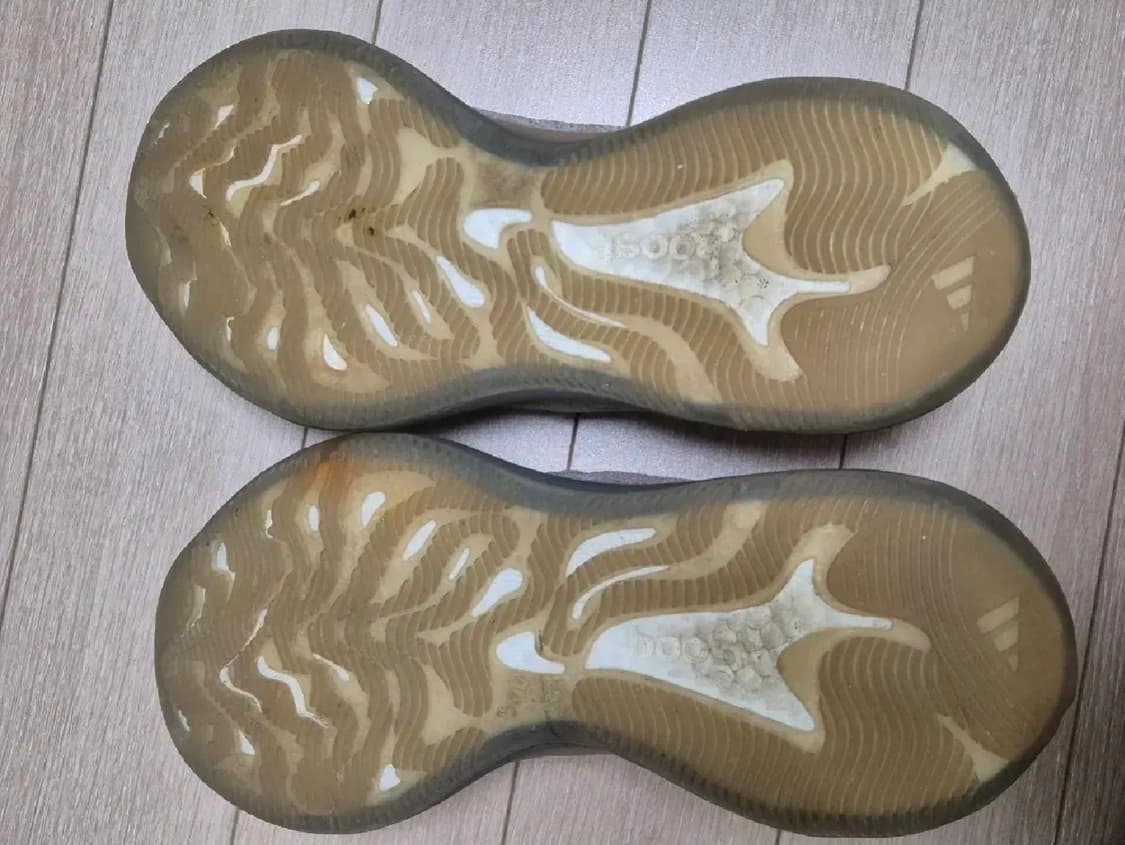 YEEZY 380 260MM 판매합니다. 상품이미지3