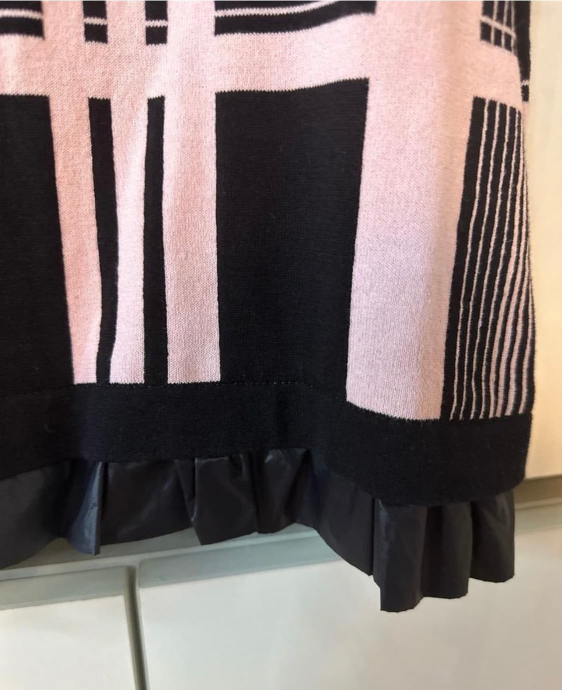 헤지스 블랙 핑크 체크 반팔 니트 상품이미지5