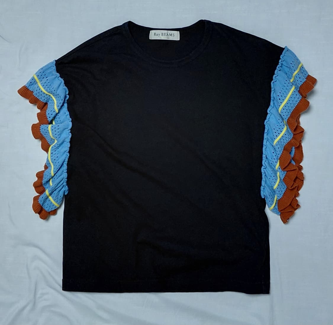 [Ray BEAMS/M] 레이 빔즈 배색 프릴 소매 티셔츠 상품이미지2