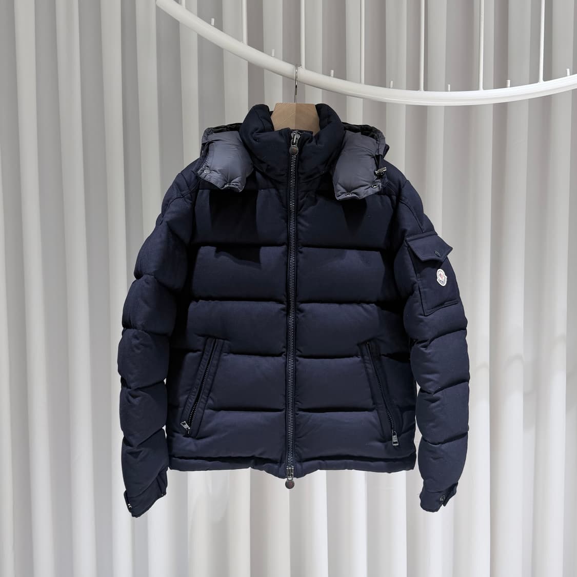 (A+/2) / 몽클레어 몽제네브르 남성 다운 패딩 자켓 네이비 상품이미지1