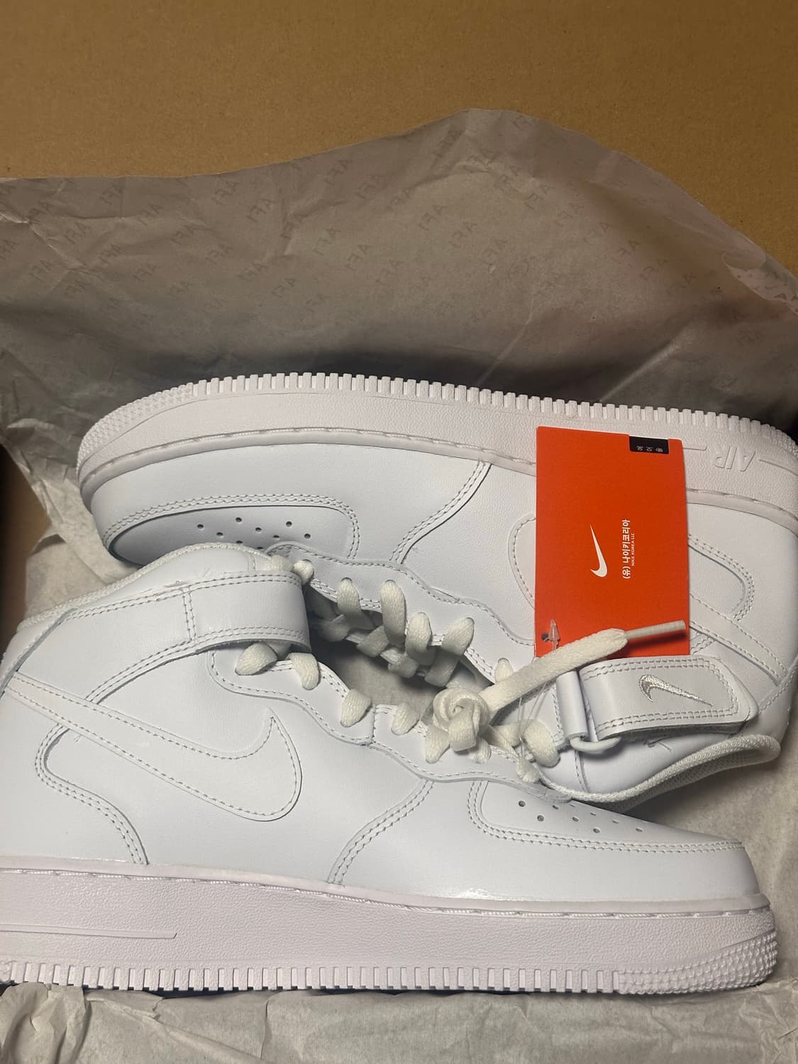 우먼스 나이키 에어포스 미드 화이트 상품이미지1