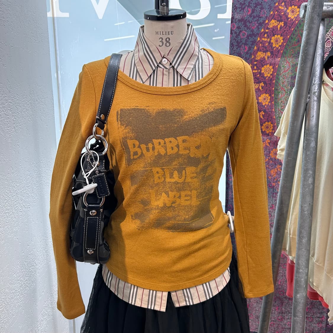 Burberry Mustard Wool T-Shirts 상품이미지2