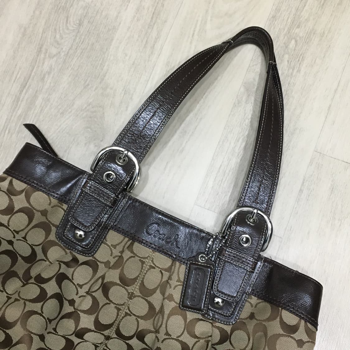 코치 빈티지 시그니처 숄더백 - 브라운 상품이미지2