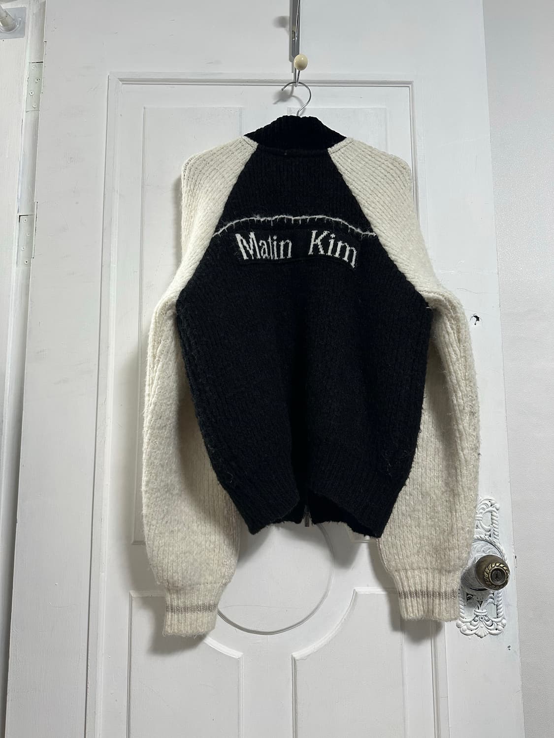 마뗑킴 레글런 백로고 니트 집업 상품이미지2