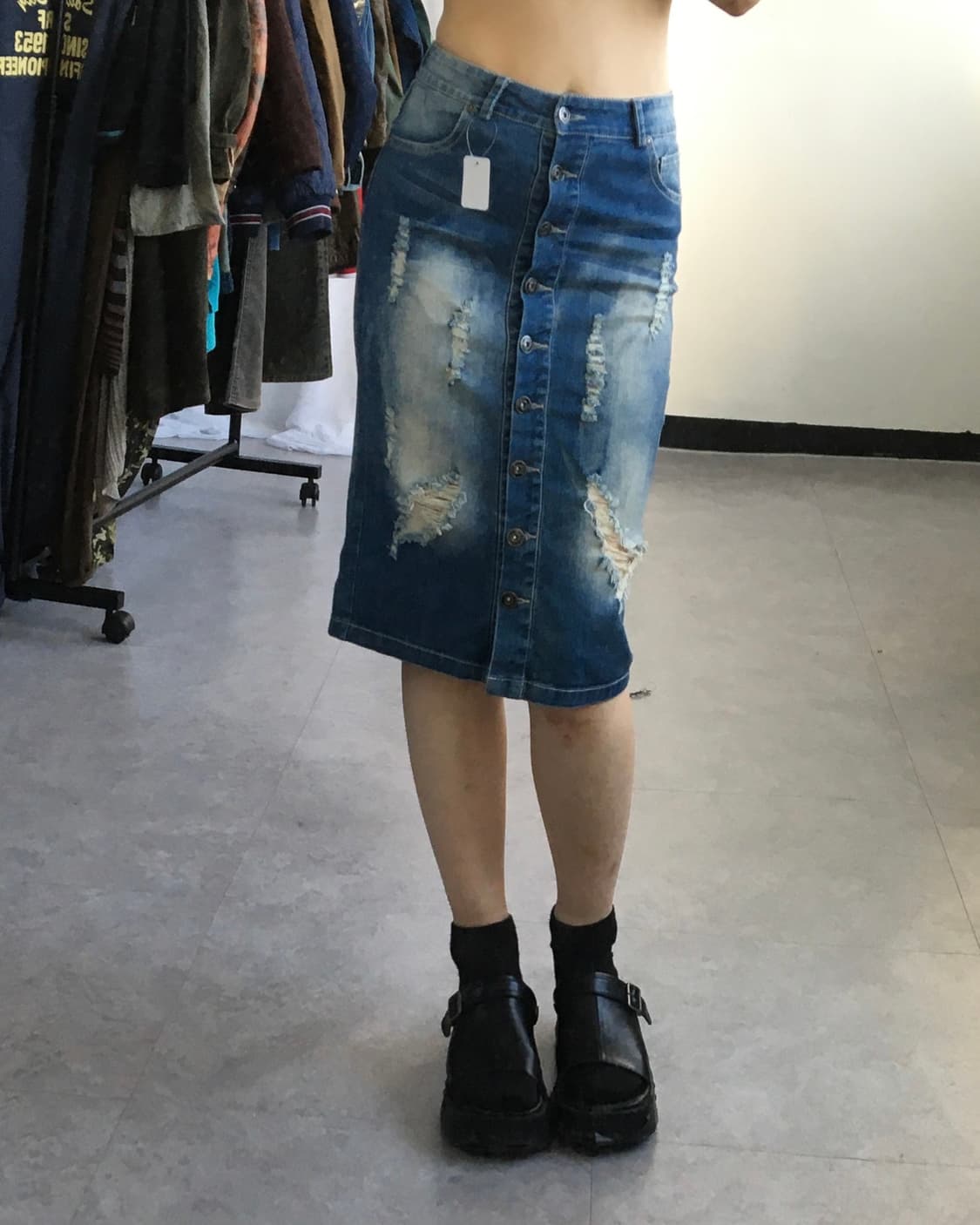 Damage point denim midi skirt 상품이미지1