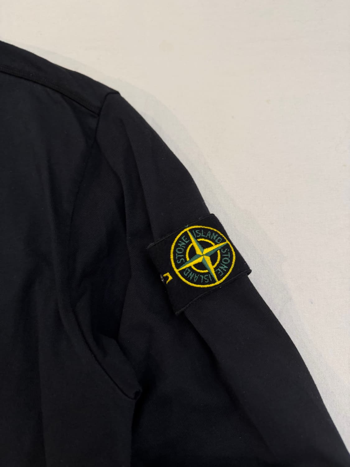 스톤아일랜드 21ss 와펜 롱슬리브 긴팔 티셔츠 블랙 상품이미지2