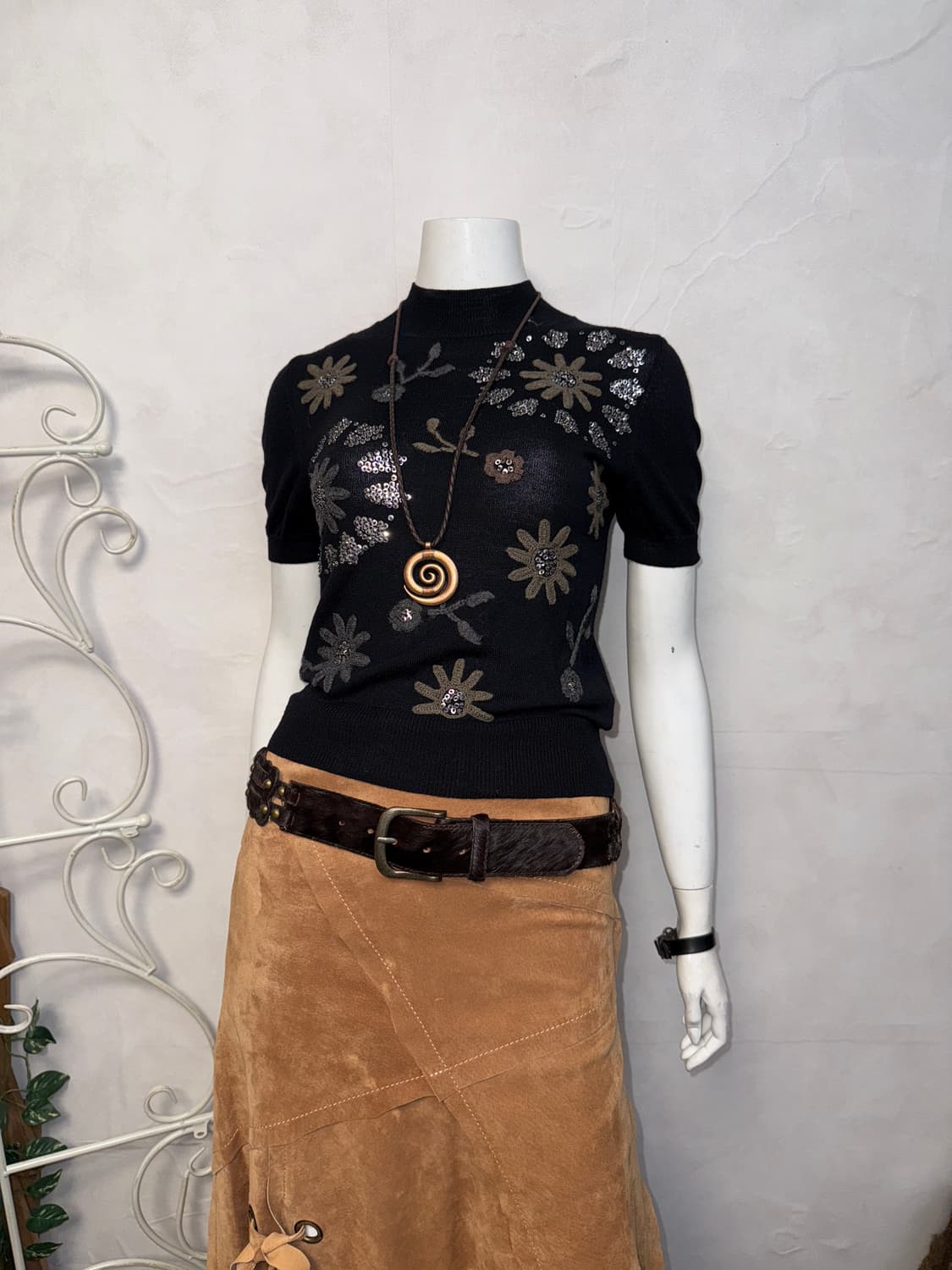 Black ethnic floral turtle neck half 니트 상품이미지1