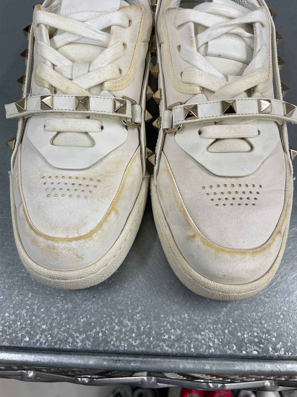 발렌티노 락스터드 스니커즈 37.5 상품이미지7