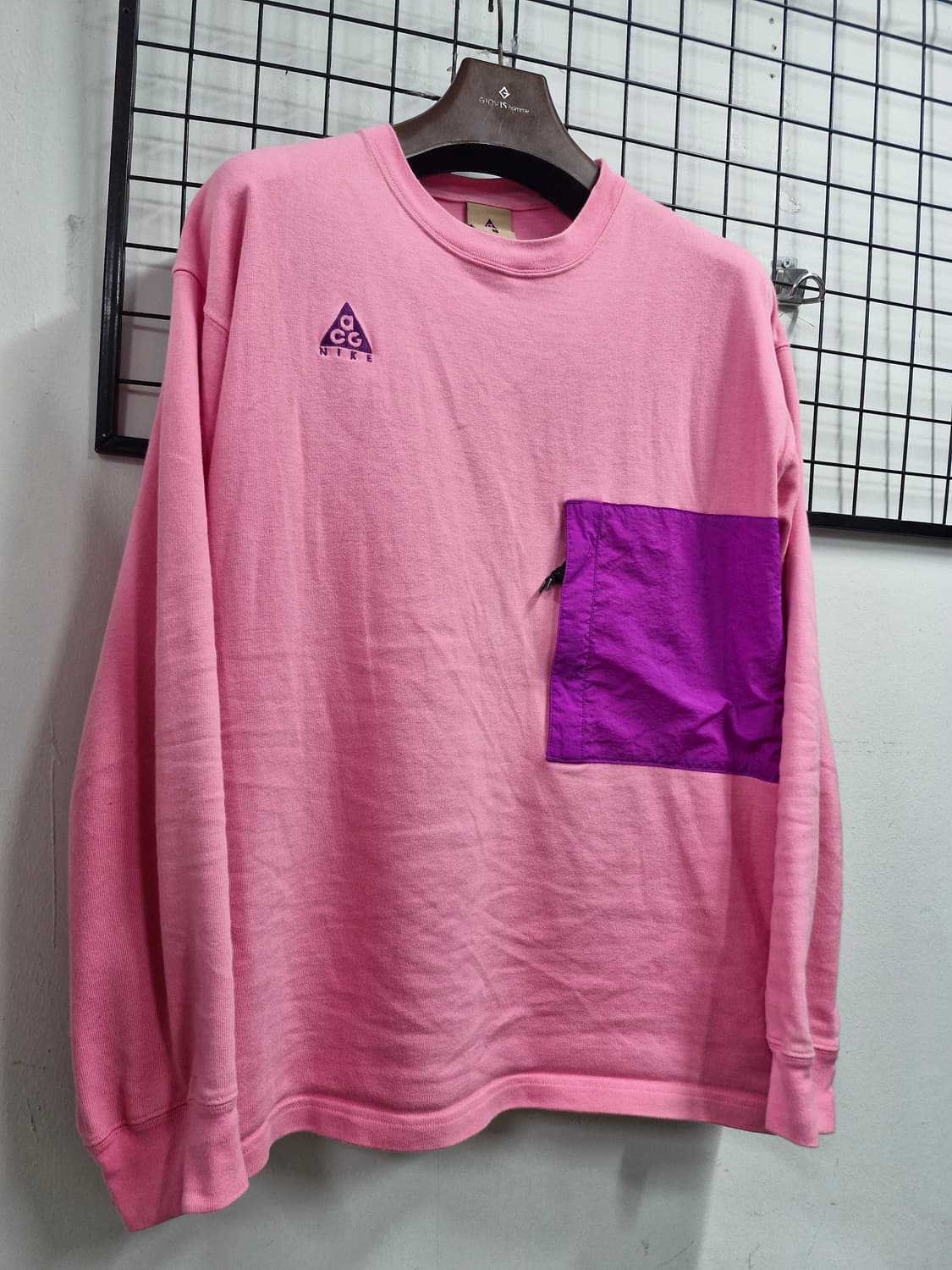 100L 나이키 ACG 포켓 롱슬리브 핑크. 상품이미지2