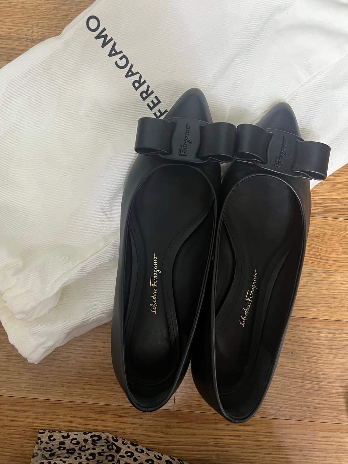 페레가모 뉴비바플랫 블랙 6.5 C볼 상품이미지1