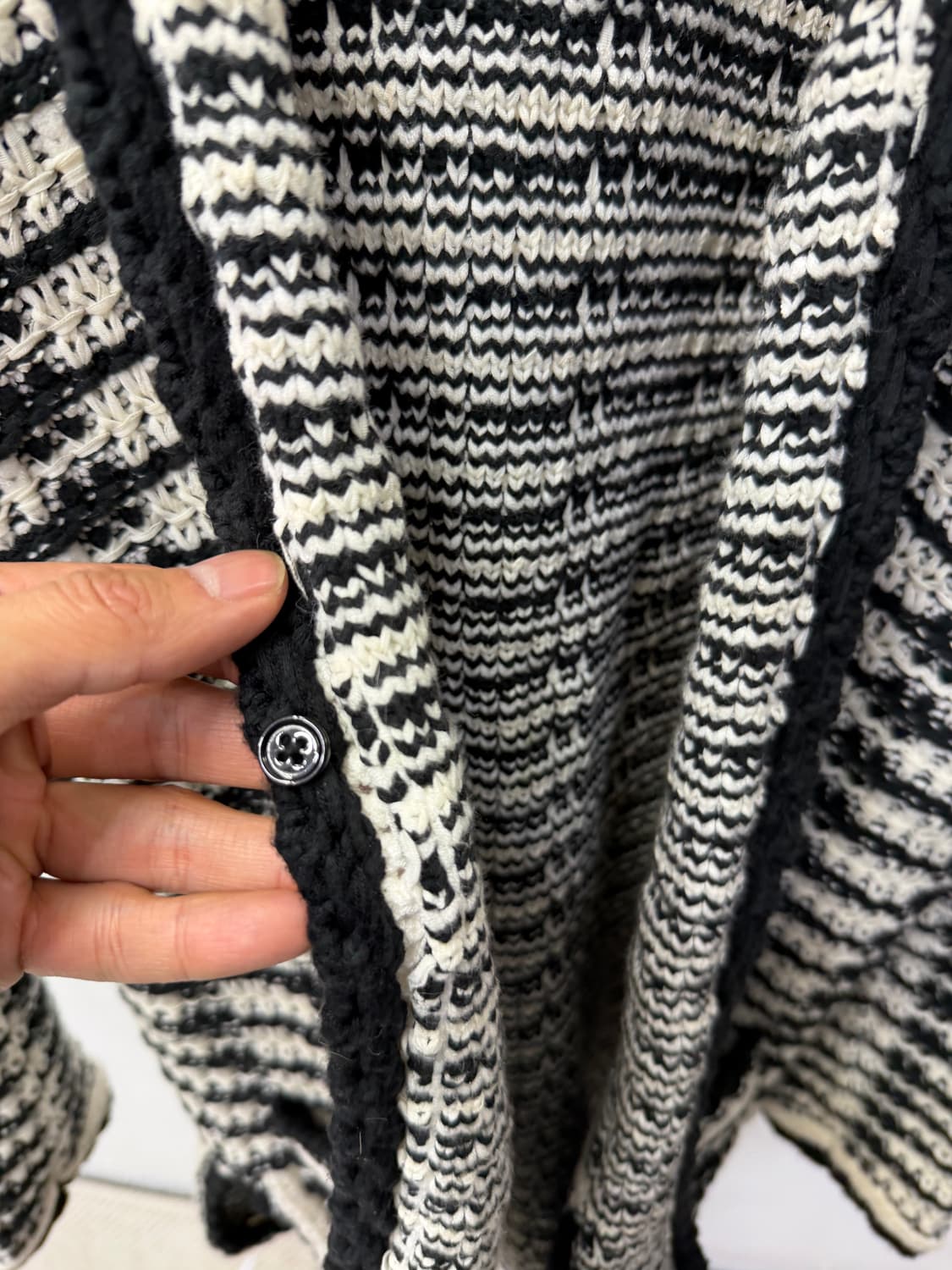 정품) 마쥬 오픈식 블랙 화이트 패턴 니트 가디건 1 상품이미지5