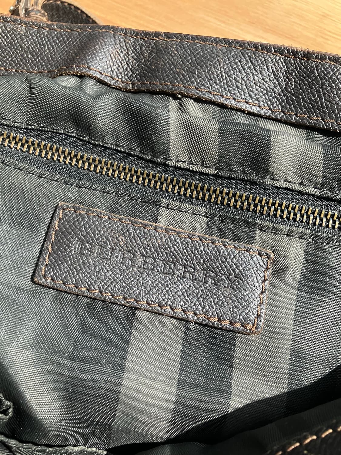 BURBERRY 나일론 레더 믹스 메신저백 상품이미지7