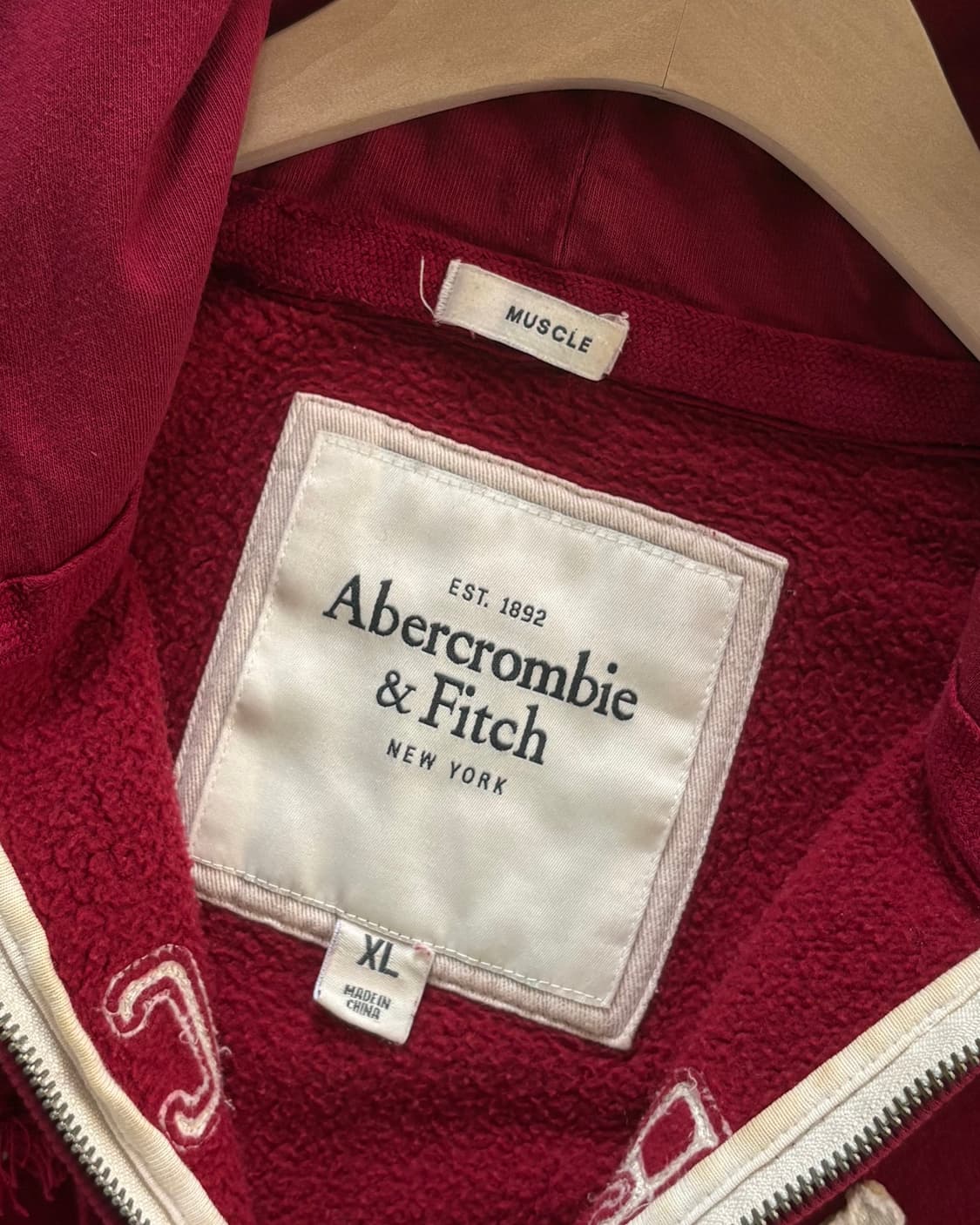 Abercrombie&Fitch 아베크롬비 버건디컬러 아플리케로고 후드집 상품이미지6