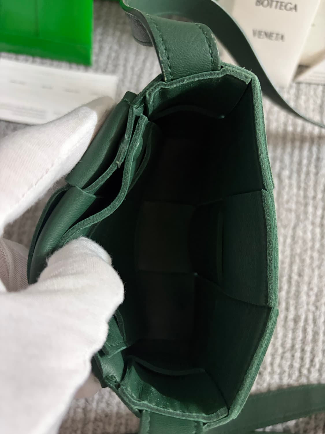 (영수증포함 풀구성) 보테가베네타 미니 카세트백 딥그린 상품이미지5