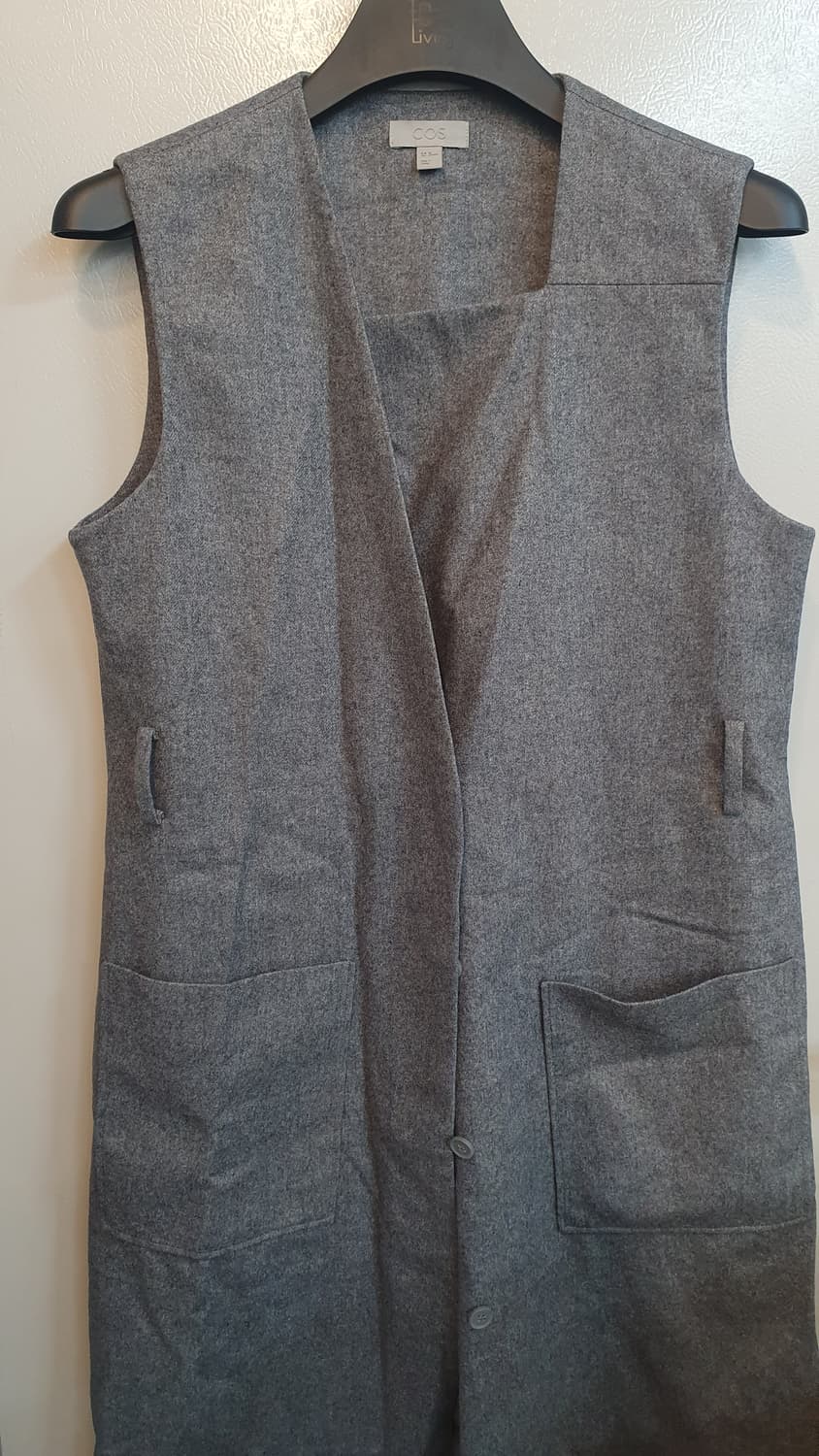 COS 울롱조끼40
울70% 폴리25% 케시미어5%
구김살짝외상태최상입니 상품이미지2