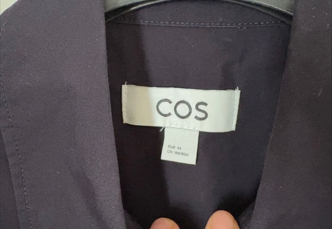 COS EU34사이즈 네이비 크롭셔츠 상품이미지3