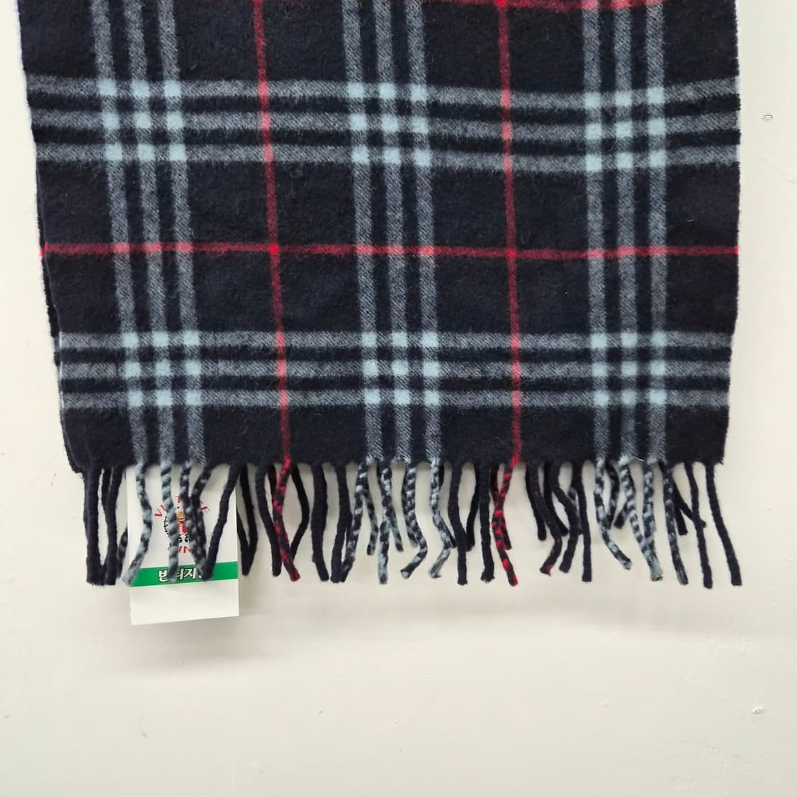 버버리 네이비 체크 머플러 상품이미지4