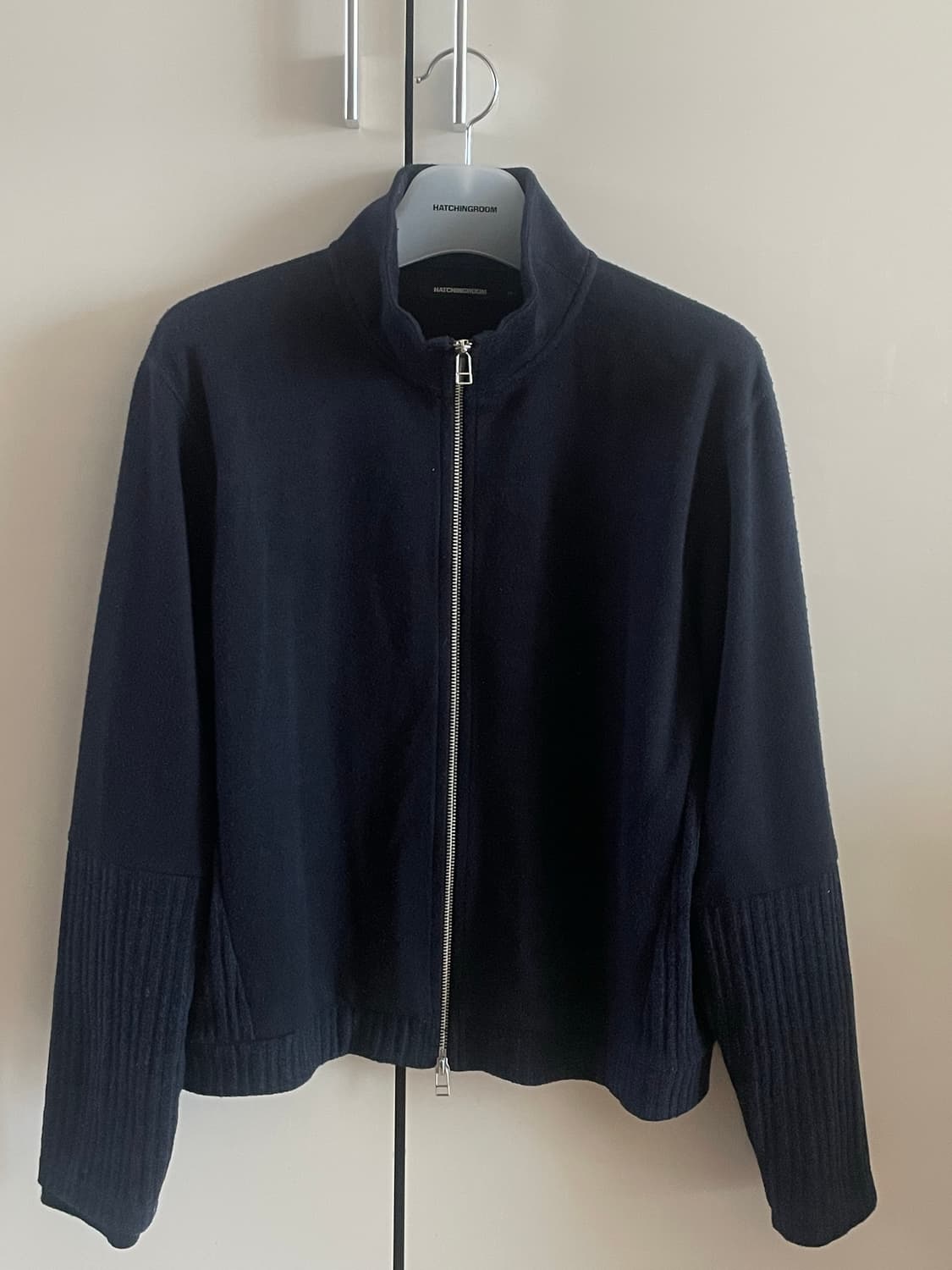 해칭룸 더블 슬리브 트랙 가디건 네이비 상품이미지3