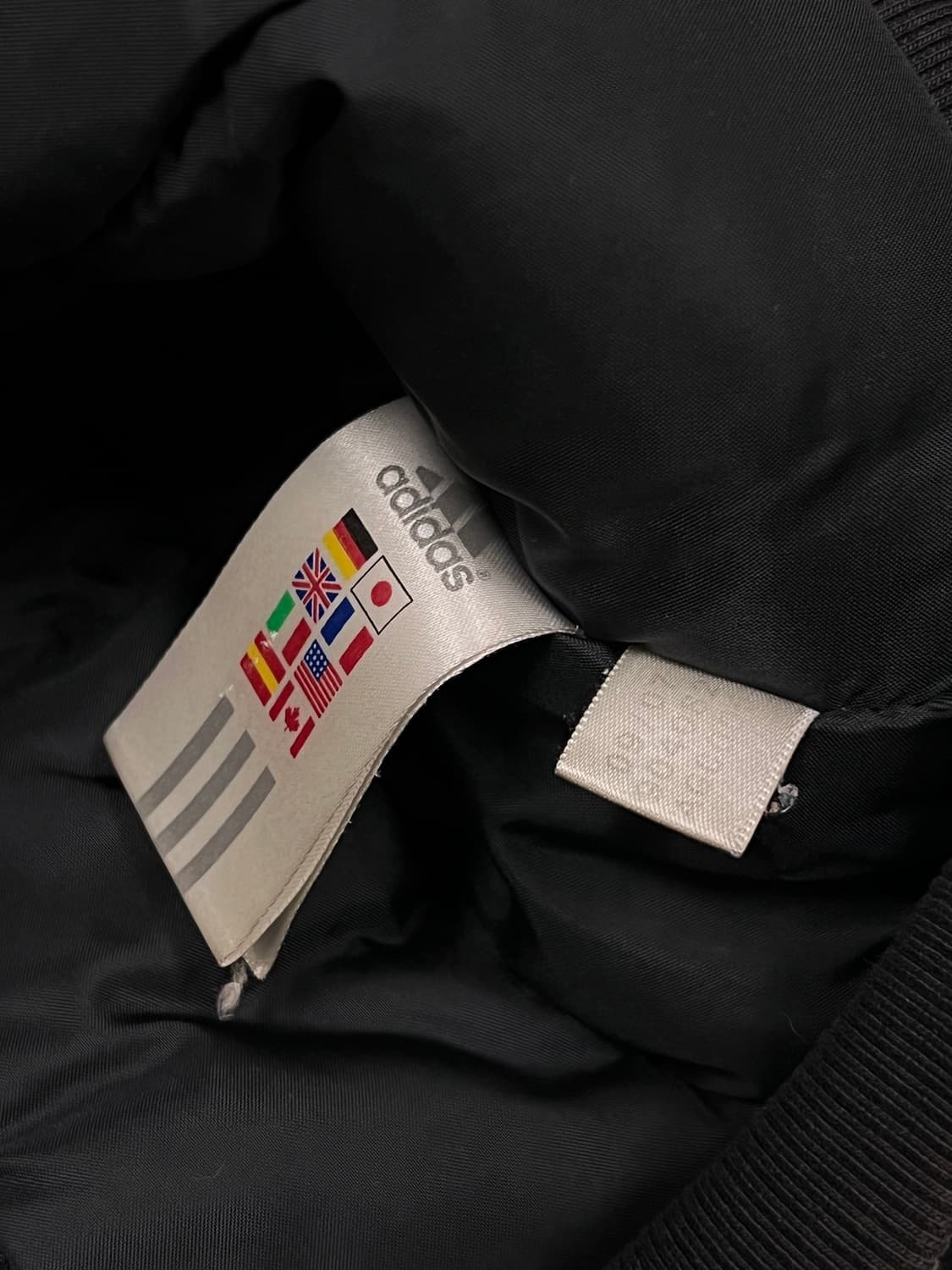 (M) 아디다스 올드스쿨 백로고 패딩 유광 점퍼 검/골 상품이미지6