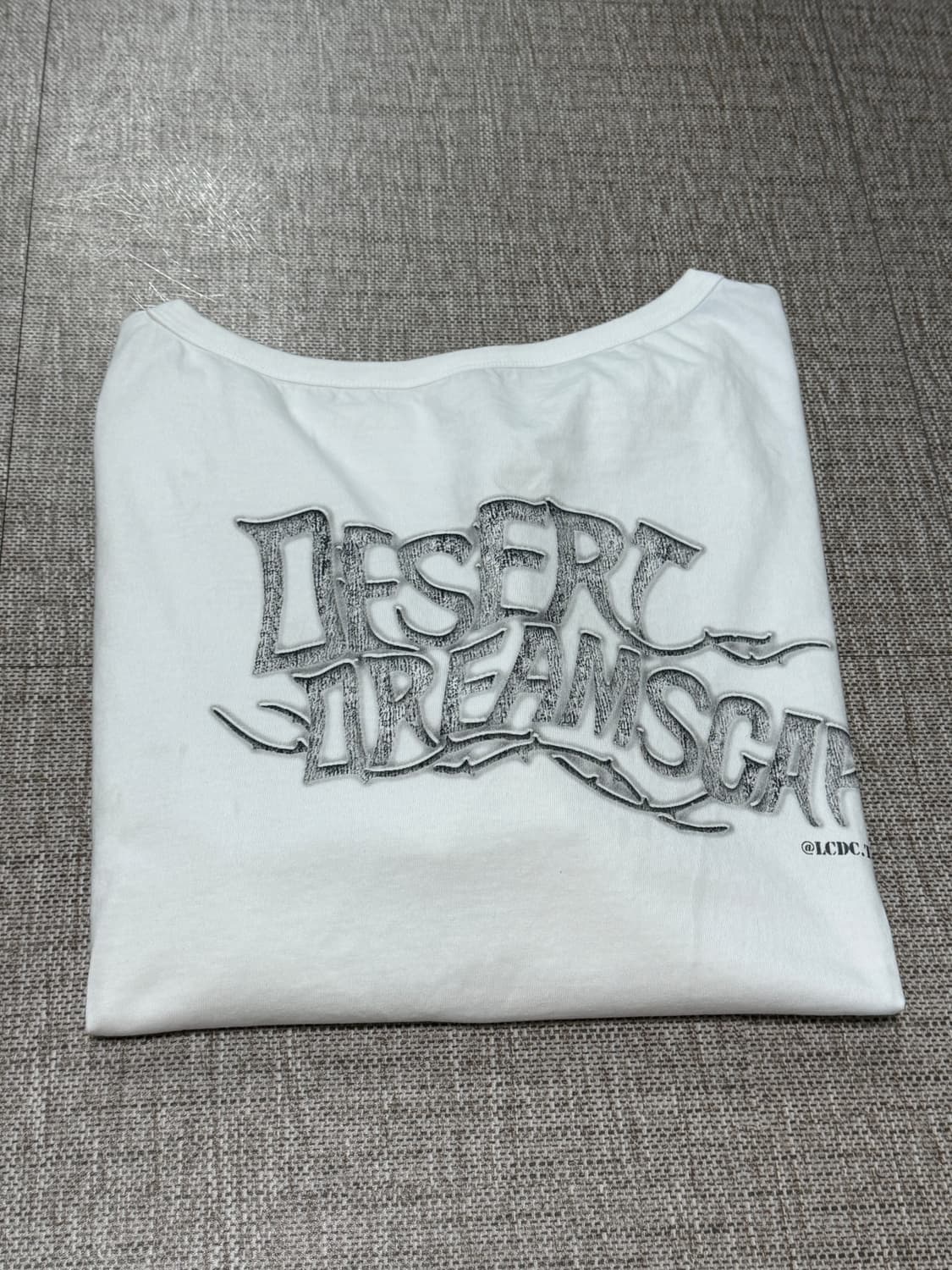 LCDC ASYMMETRIC PRINTED T-SHIRT 오프숄더 티셔츠 상품이미지4