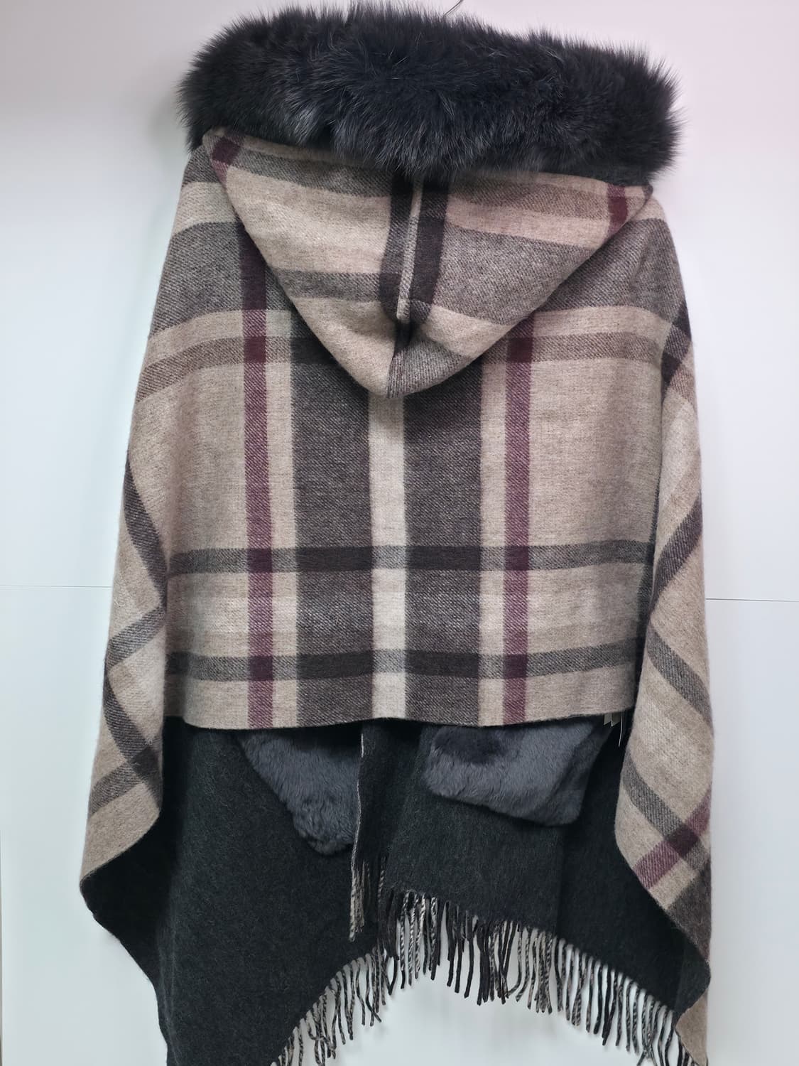 닥스 체크 퍼 후드 망토 상품이미지3