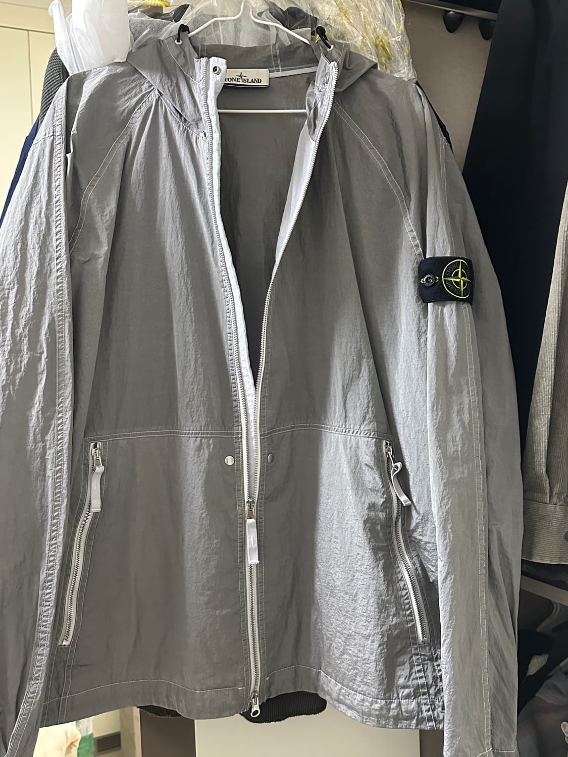 25ss 스톤아일랜드 나일론 메탈 바람막이 XXL 상품이미지2