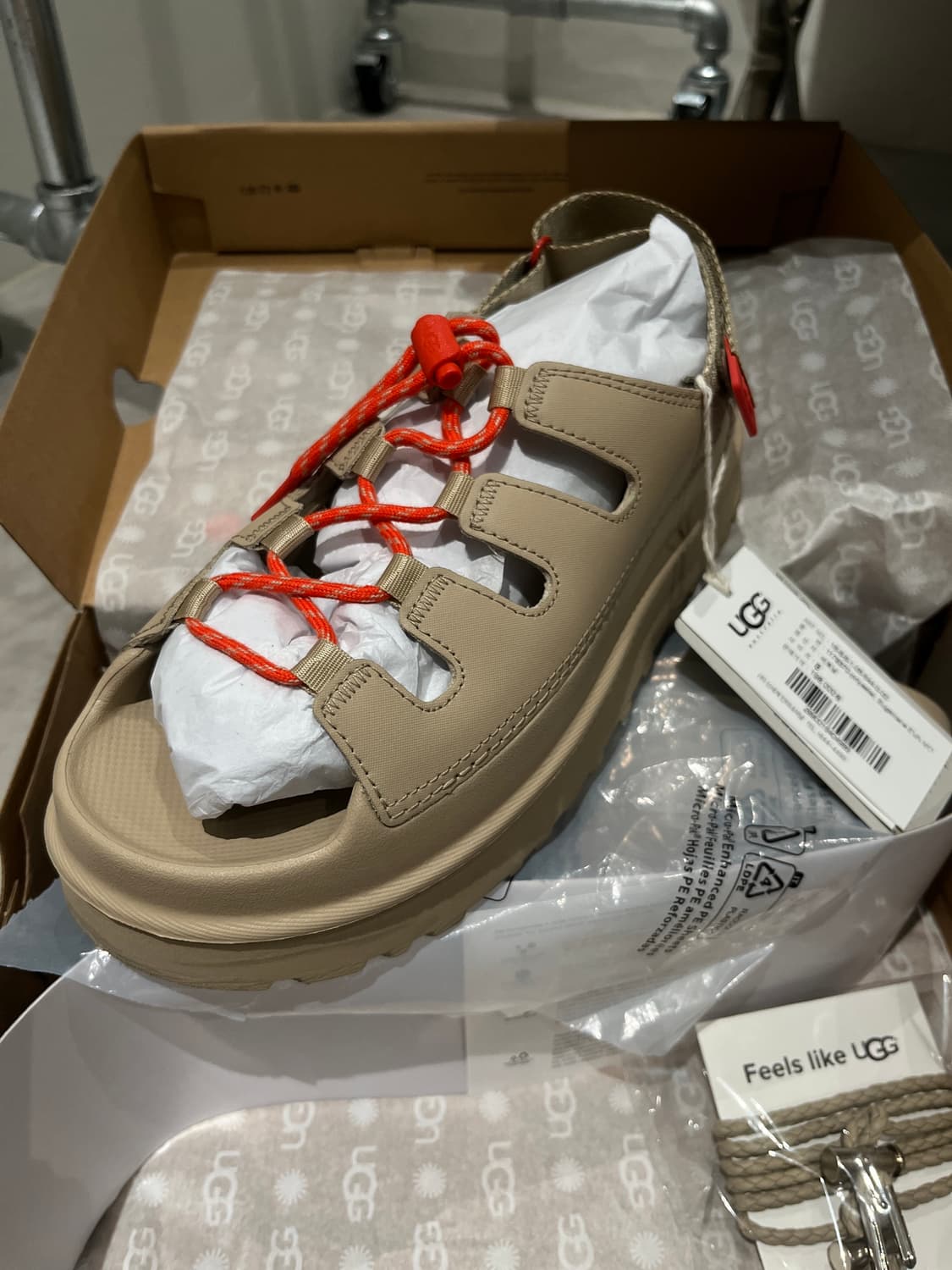 UGG 골든글로우 스토퍼샌들 판매합니다 상품이미지2