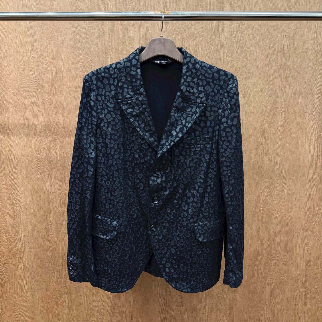 꼼데가르송 블랙 코튼 테일러드 자켓 레오파드 패턴 싱글 버튼 디테일 블랙 상품이미지2