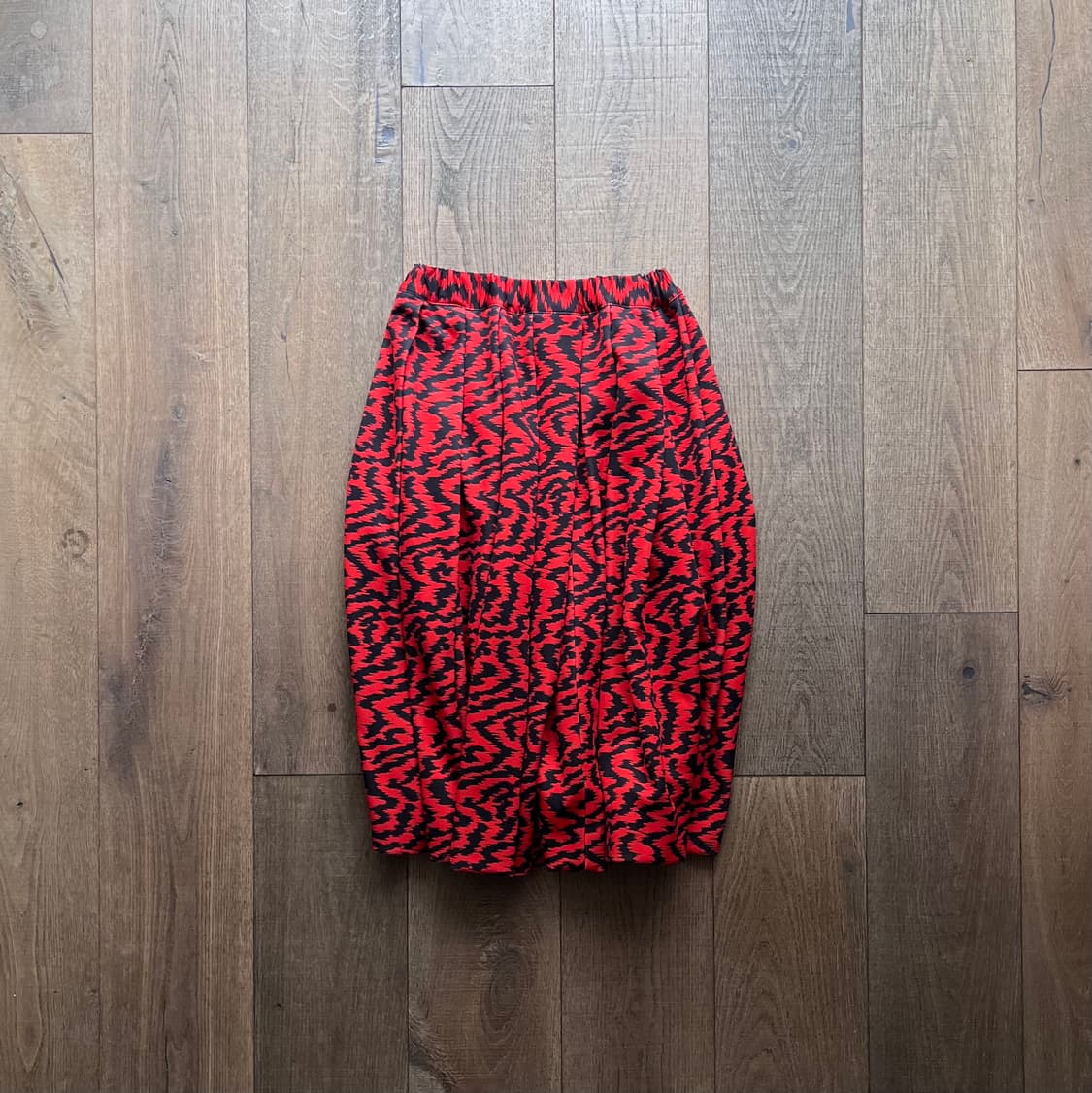 Zigzag Graphic Pleated Skirt 상품이미지1