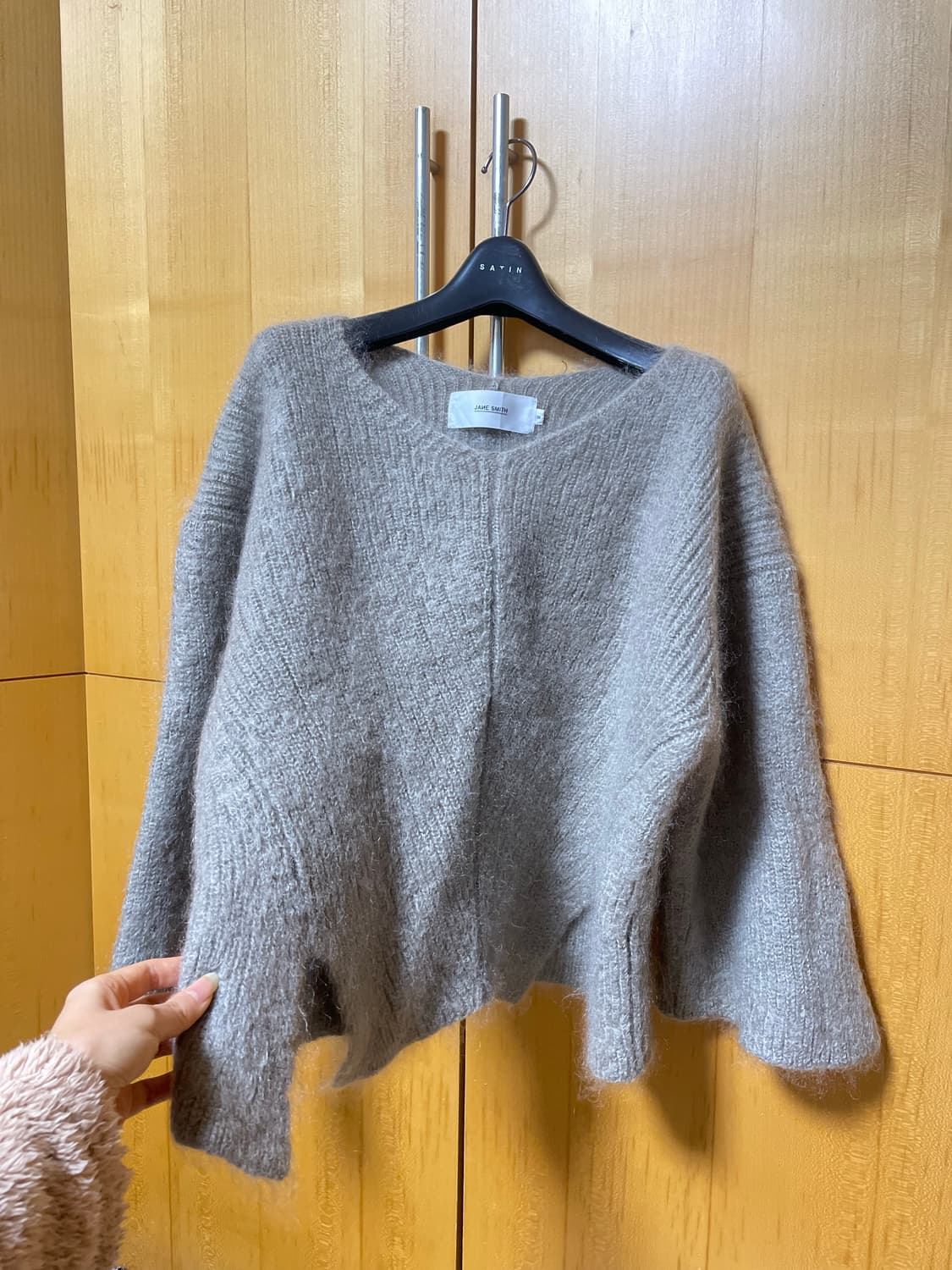 ECRU 에크루 JANE SMITH 모헤어 브이넥 니트 상품이미지1