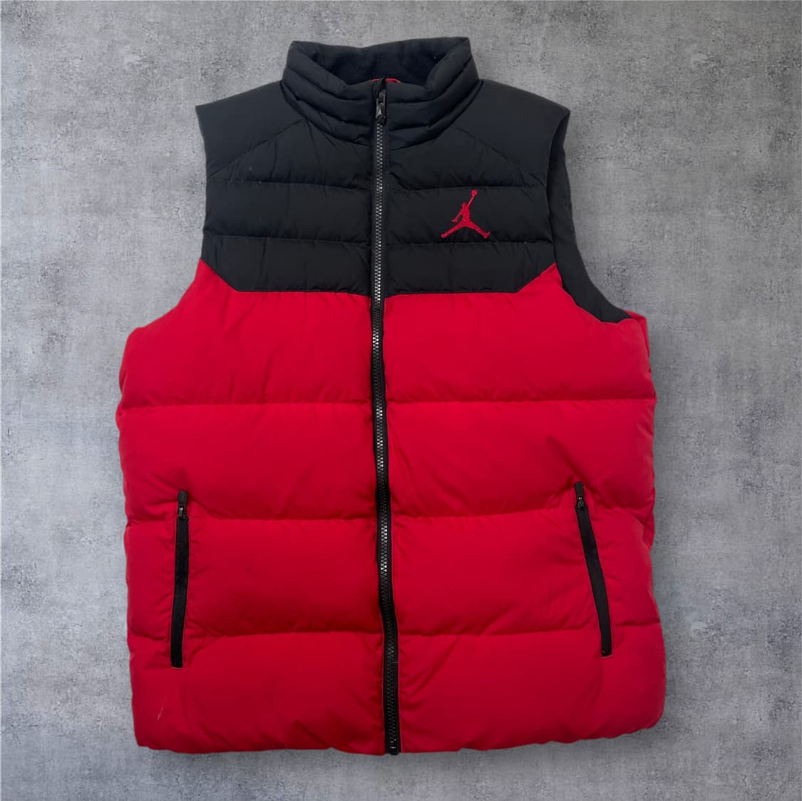 조던 Jordan 블랙 레드 점프맨 패딩 조끼 XL (보이즈/성인 90) 상품이미지1