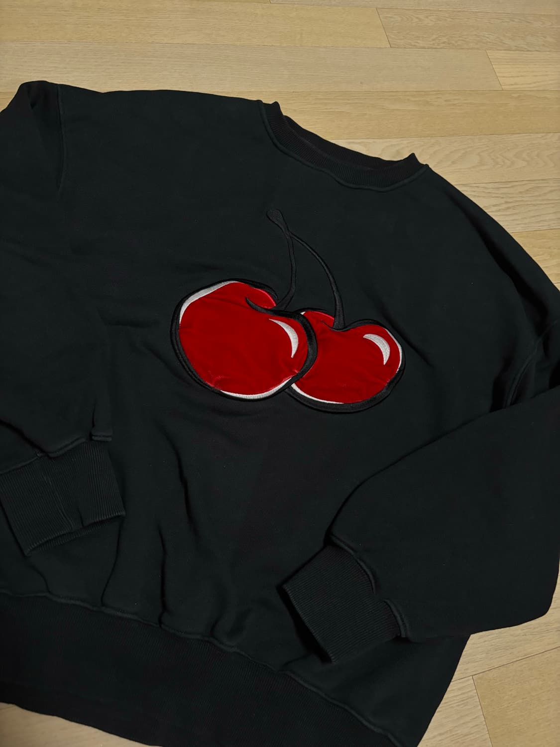 KIRSH 빅체리 벨벳 아플리케 맨투맨 상품이미지8