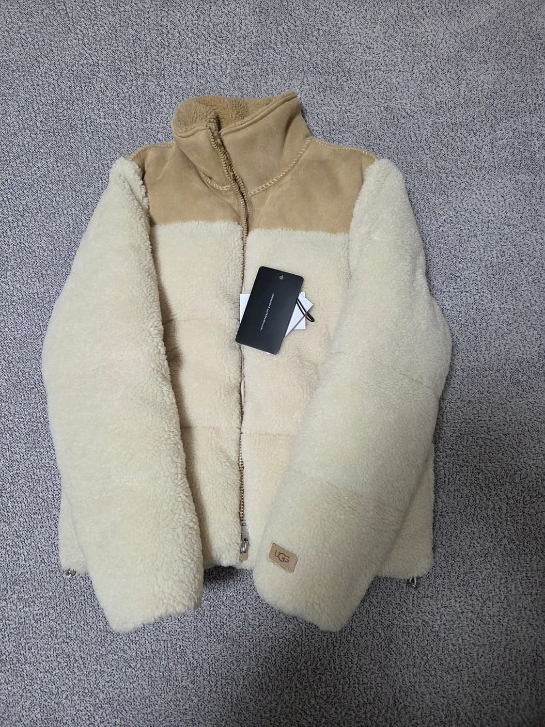 어그UGG 푸퍼패딩자켓 M사이즈 상품이미지1