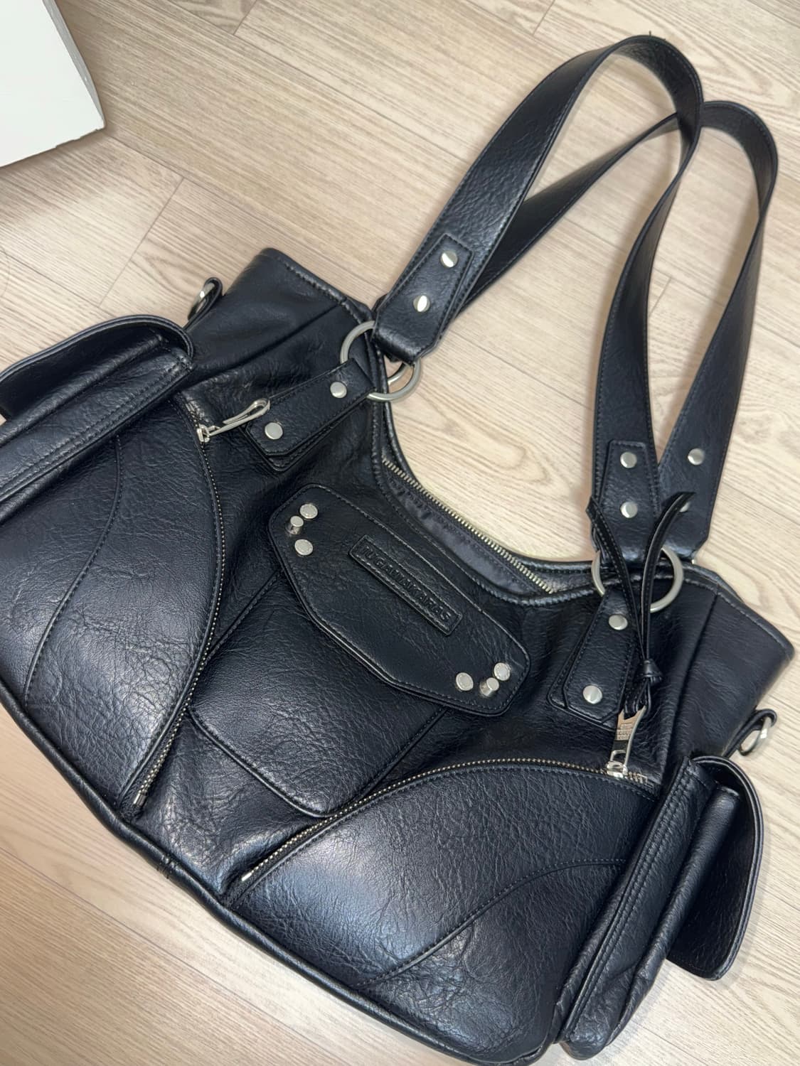 이우가마카라스 숄더백 블랙 상품이미지1