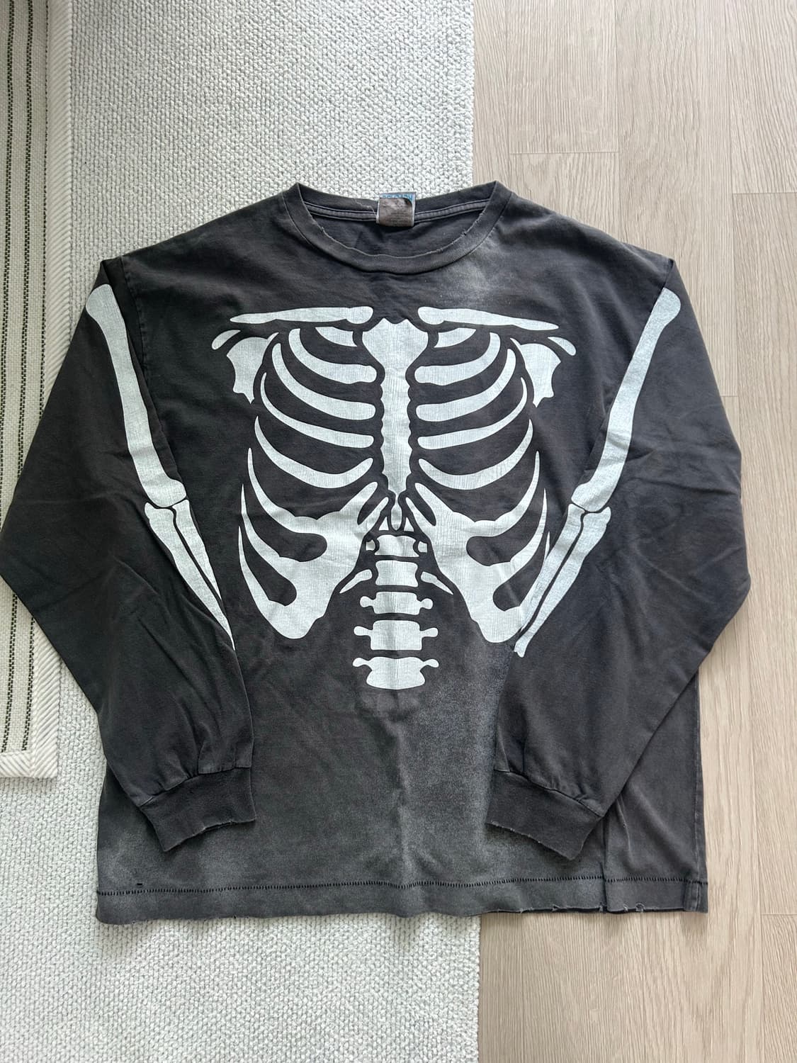 도넛리벤지 핑거프리스 본 롱슬리브 3 상품이미지1