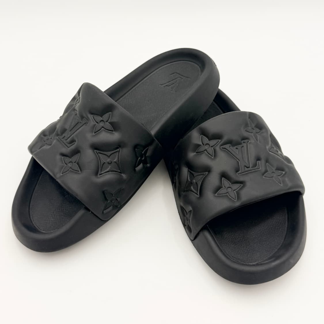 루이비통 워터프린트 모노그램 블랙 뮬 슬리퍼 사이즈 6 (250-255) 상품이미지2