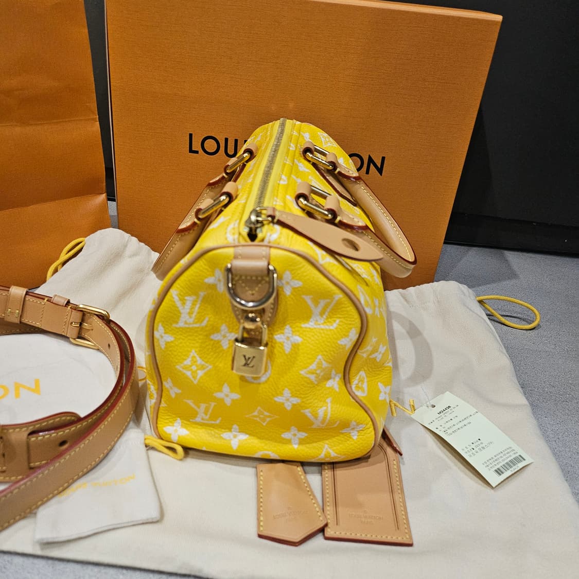 루이비통 P9 제이홉 반둘리에 25 모노그램 스피디 백 상품이미지7