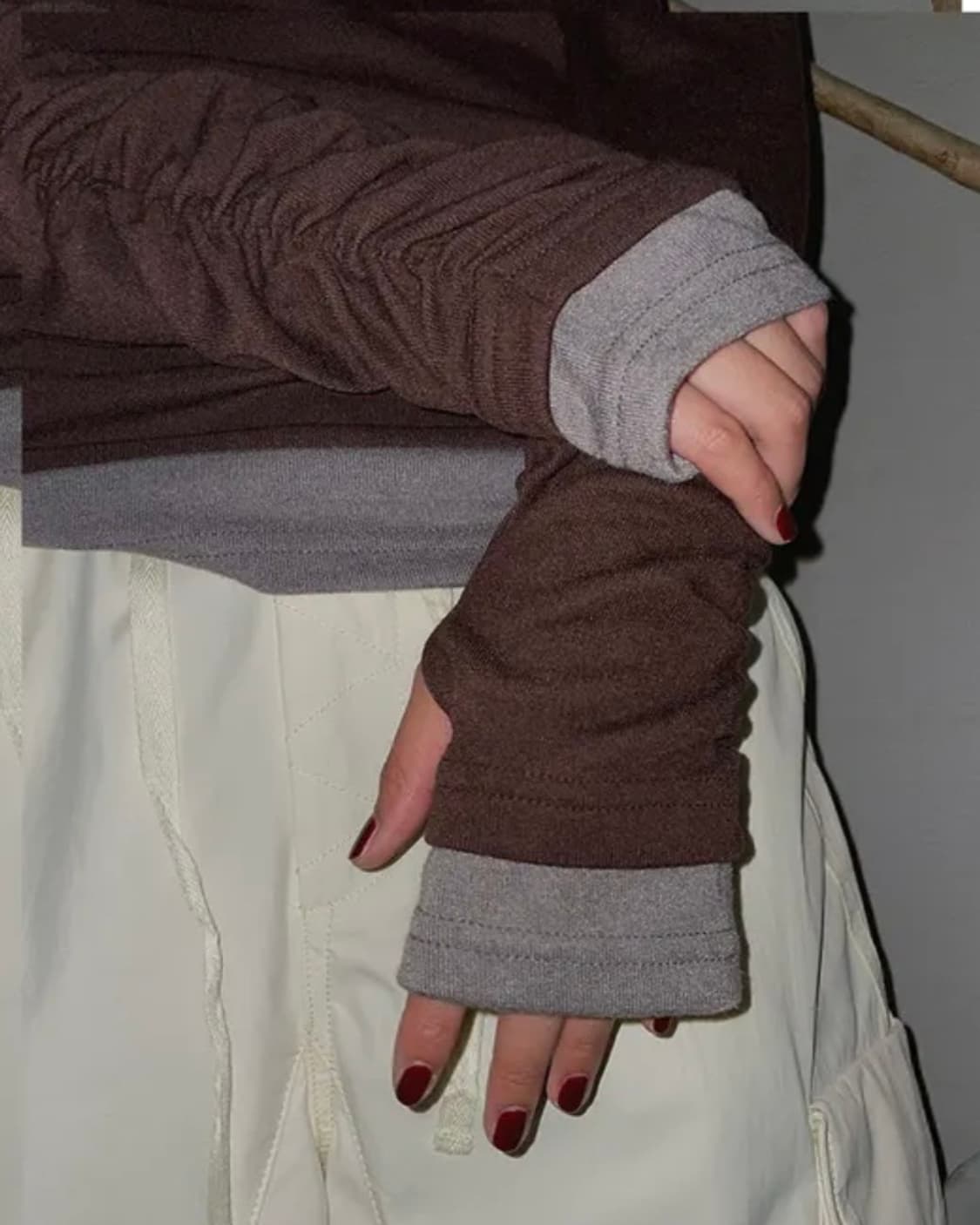 셔링 레이어드 워머티셔츠 갈색 상품이미지3