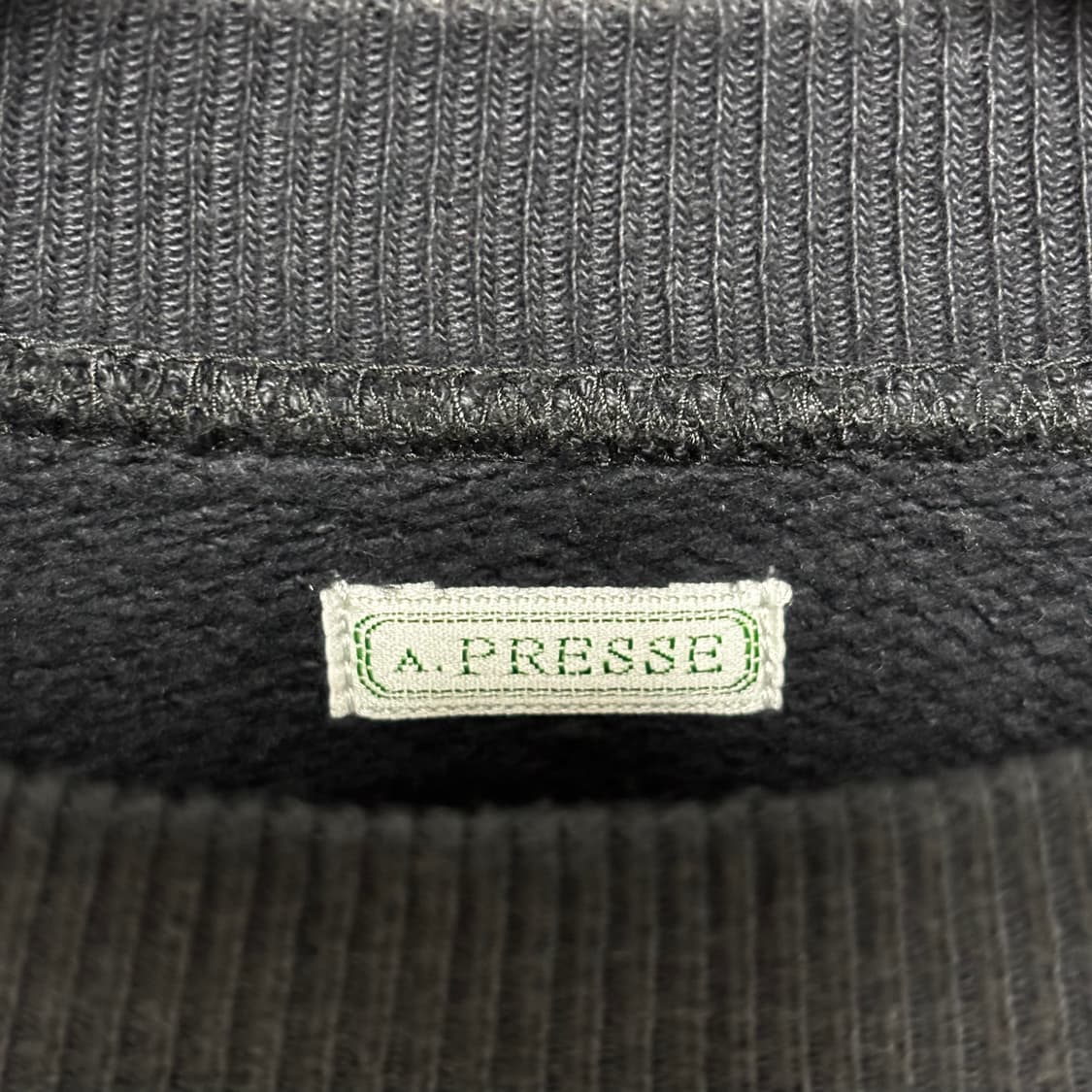 3) a.presse 아프레쎄 24aw 빈티지 스웻셔츠 맨투맨 블랙 상품이미지3