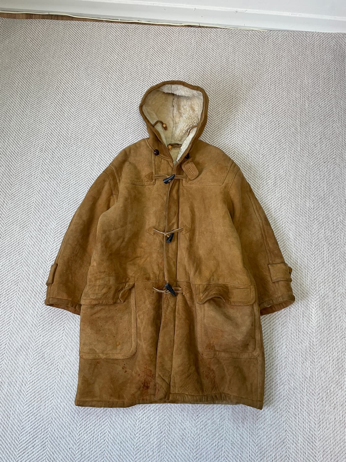 리얼 스웨이드 무톤 셰퍼드 후드 토글 코트  상품이미지1