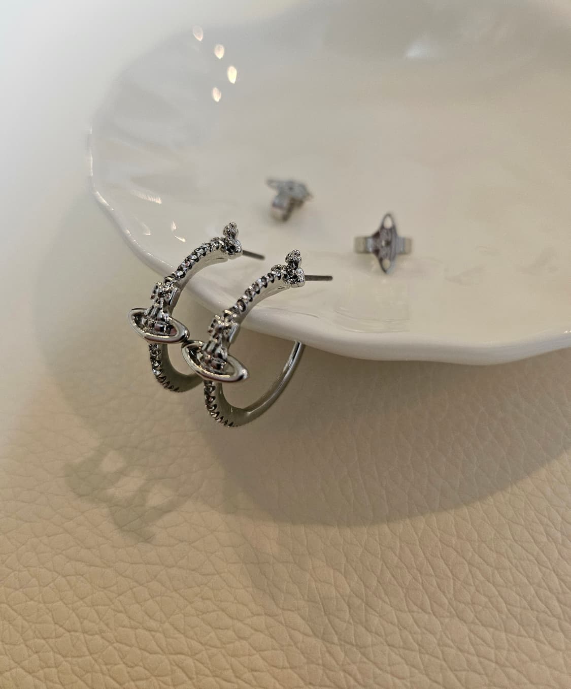 비비안웨스트우드 업사이클링 후프링 은장 귀걸이 상품이미지5