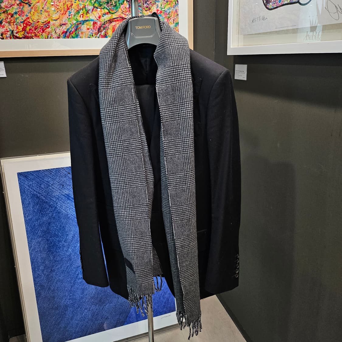 톰포드 캐시미어 혼용 하운드 투스 가죽패치 머플러 상품이미지2