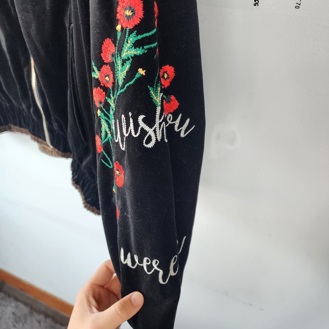 베네통 벨벳 블랙 자수 봄버 상품이미지3