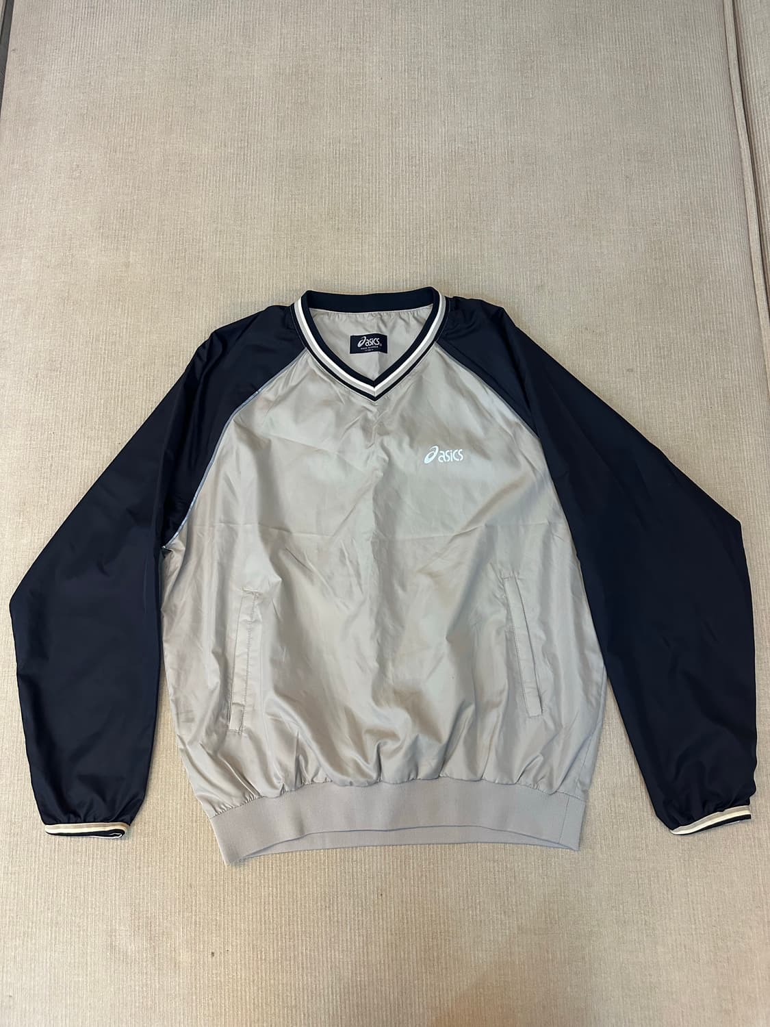 새상품) 아식스 V넥 풀오버 100사이즈 상품이미지4