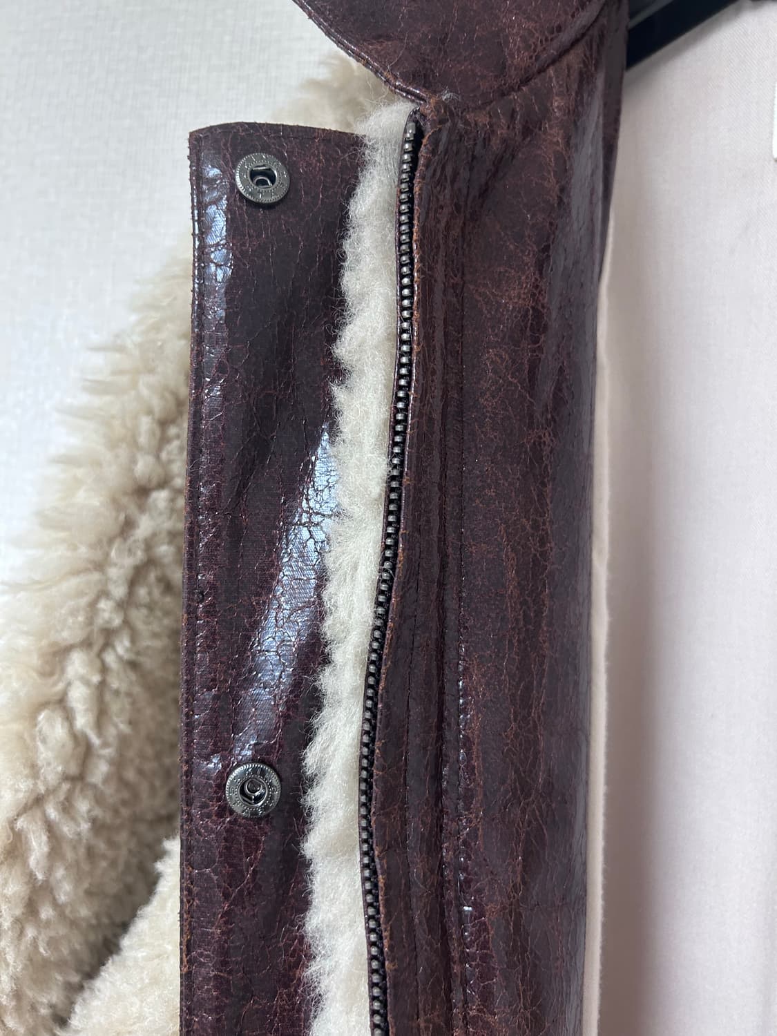 엔오르 LEATHER COLORED FUR JACKET - BEIGE 상품이미지4