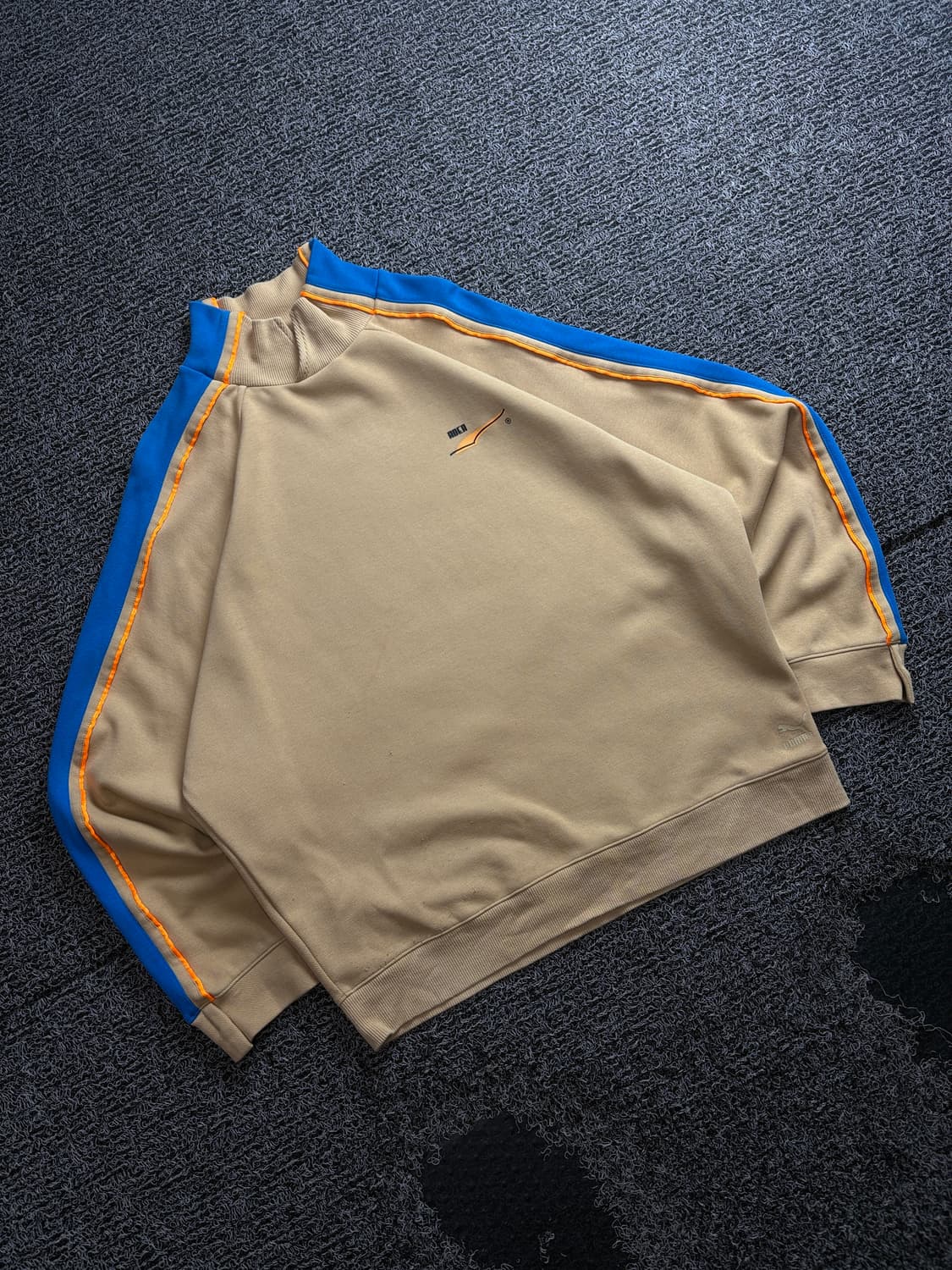 아더에러x푸마 사이드라인 터틀넥 니트 맨투맨 3830 상품이미지1