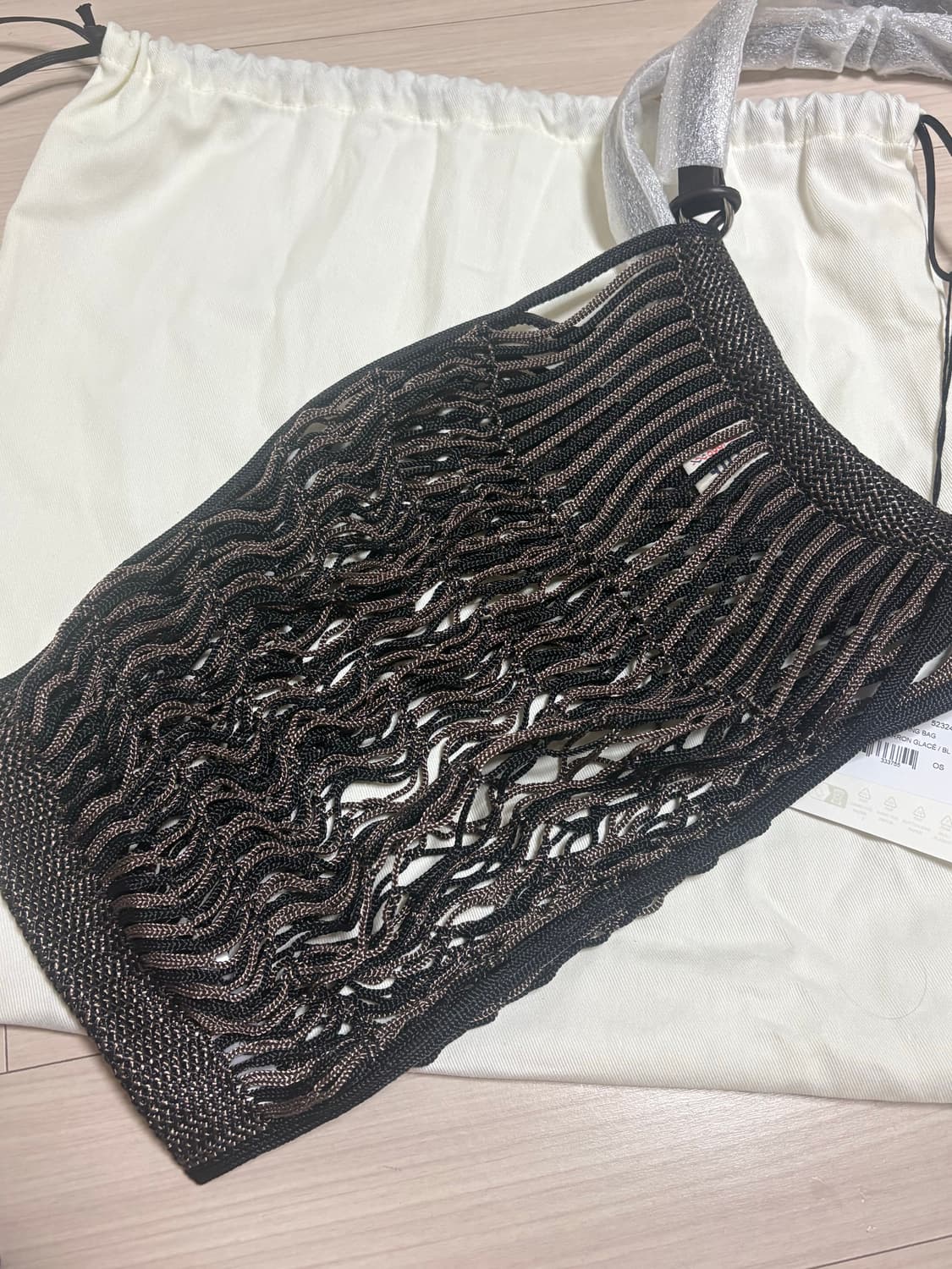 르메르 필트 네트백 마롱글라세(미디움) 판매합니다 상품이미지3