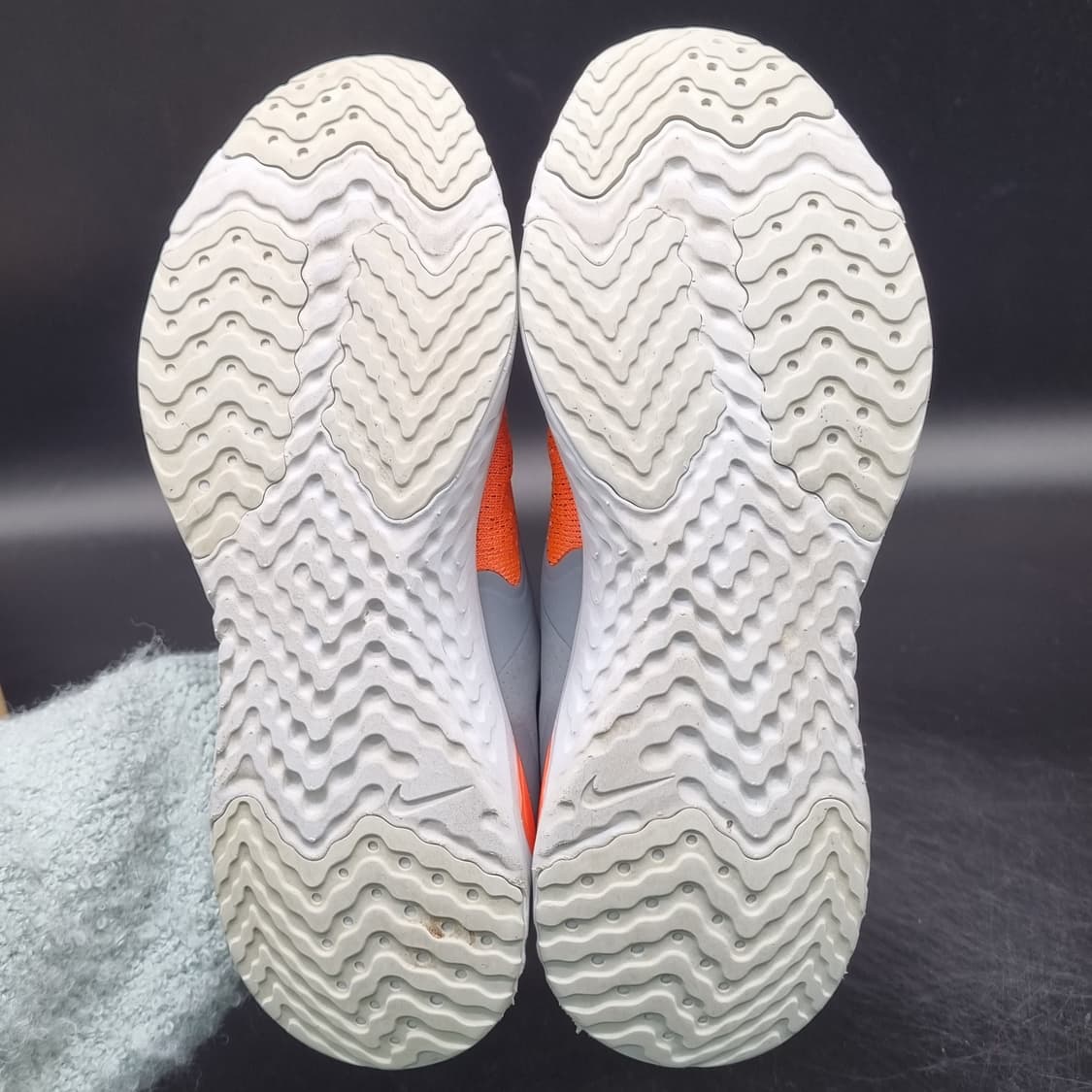 나이키 오디세이플라이니트 운동화230  상품이미지3