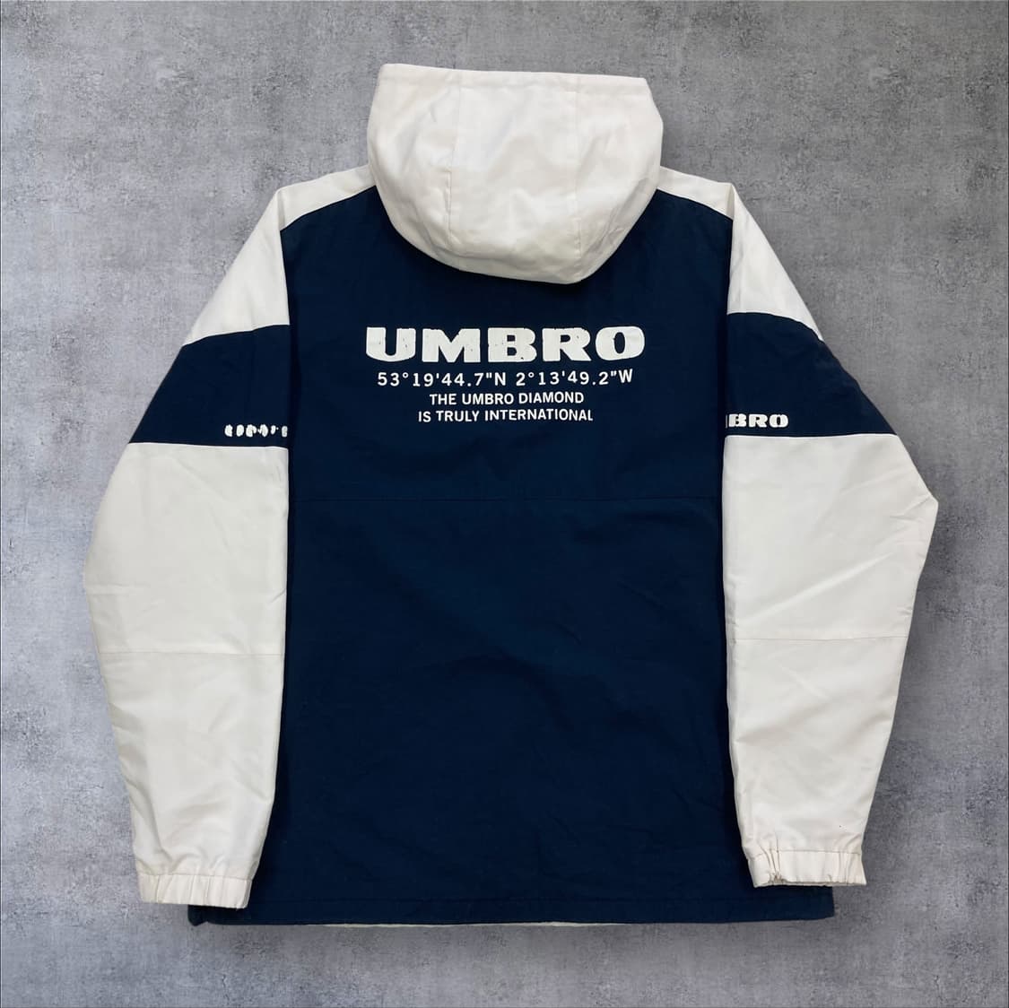 엄브로 스펠아웃 로고 믹스 컬러 바람막이 아노락 상품이미지2