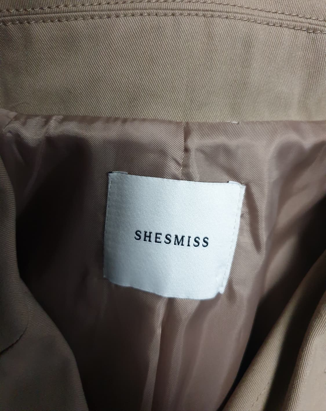 쉬즈미스 더블버튼 벨티드 트렌치코트 베이지 (55) 상품이미지4